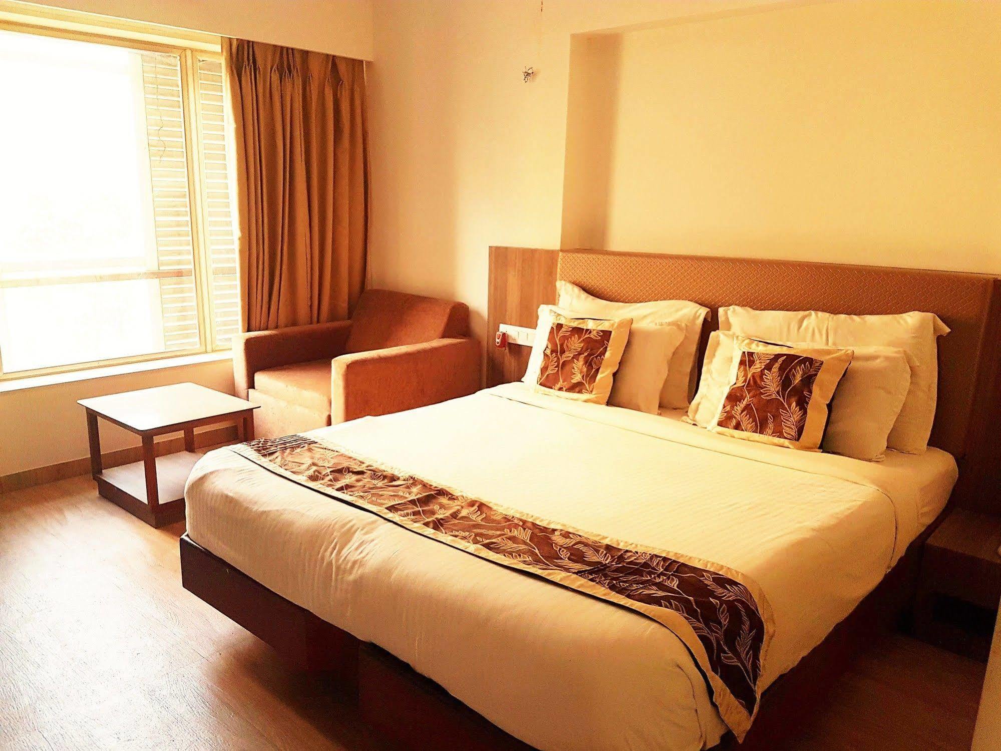 Hotel Atlantic Mumbai Exterior photo